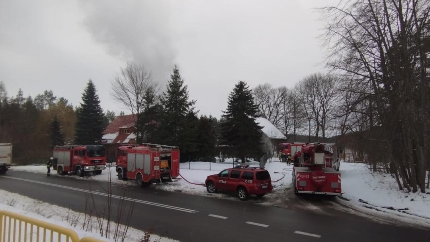 Pożar Leśniczówki w Wierzysku – akcja strażaków trwała 2,5 godziny!