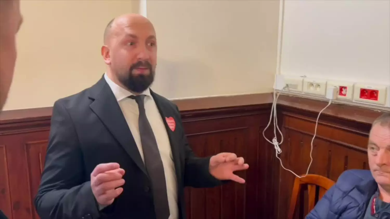 Starcie w Radzie Powiatu: Rolnicy oskarżają Łukasza Przybylskiego