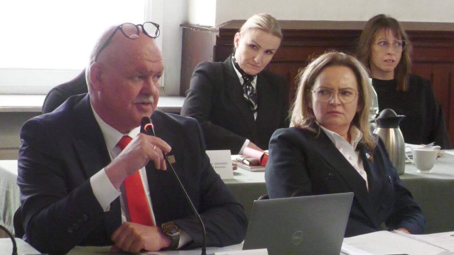 Kontrowersje wokół budowy trasy rowerowej do Wdzydz. Starosta wyjaśnia