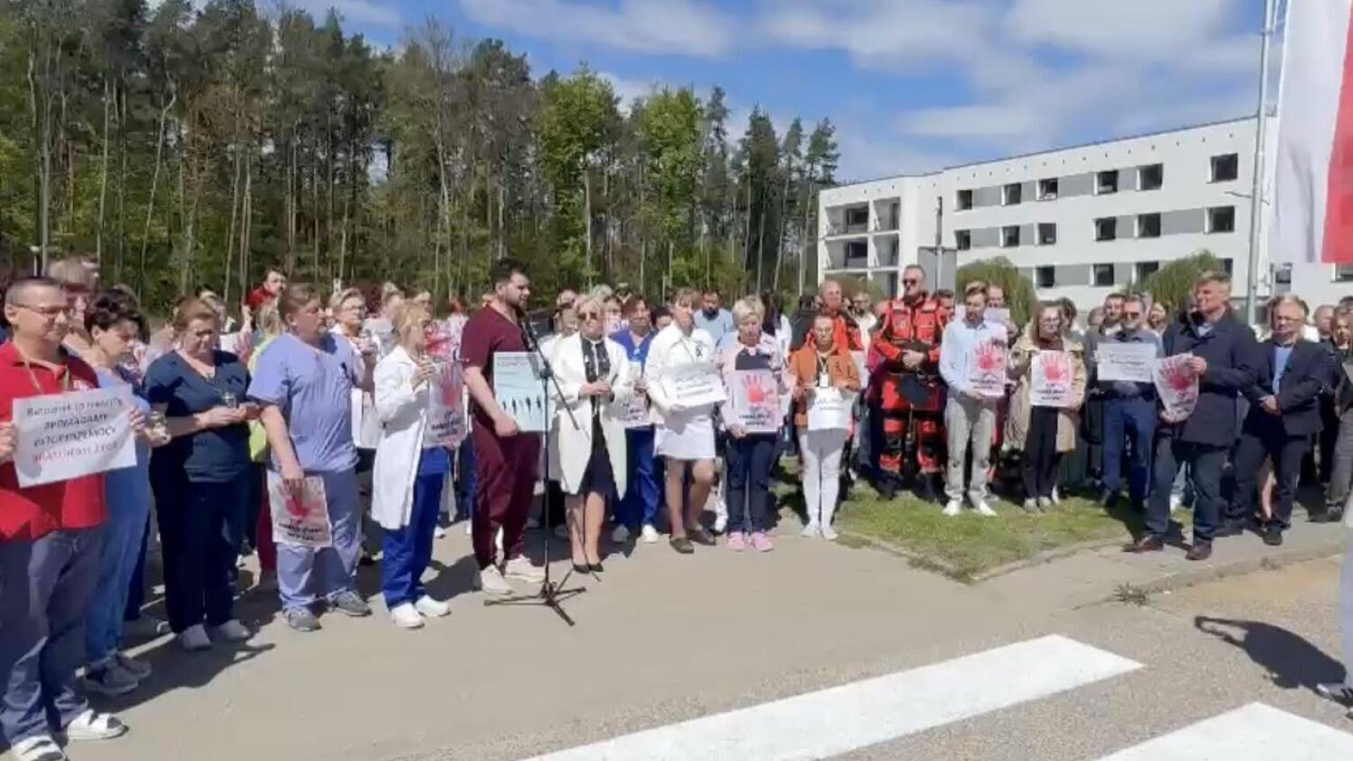 Medycy z Kościerzyny stanęli razem, by powiedzieć “Stop przemocy”!